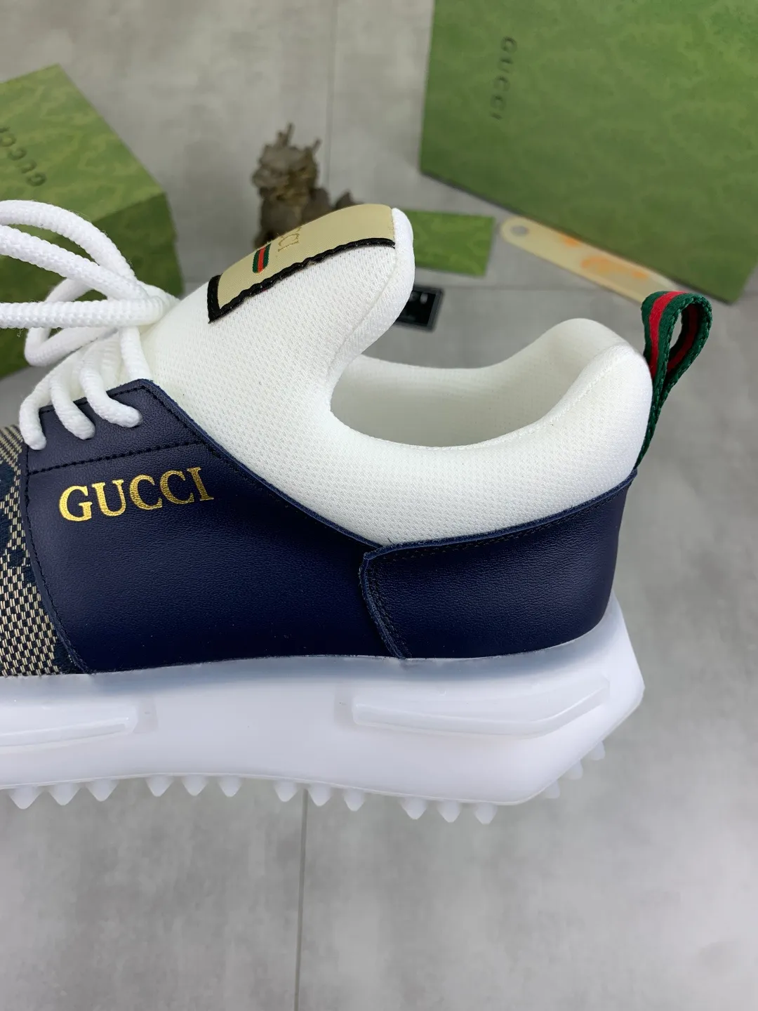Men's shoes 💰P460💰[New style]🆘 Gucci [GUCCI] classic fashion high-top men's shoes, synchronized with counters, exquisite workmanship, exquisite color matching, the upper is made of original soft double G calfskin Gucci webbing ➕ first-layer pigskin lining ➕ pigskin feet The lasts made according to the original version are quite attractive both on the foot and in the placement. There is no need to explain the good style, the workmanship is superior, quality determines everything, absolutely versatile, code number: 38-44, 2️⃣colors🉑️ to choose from